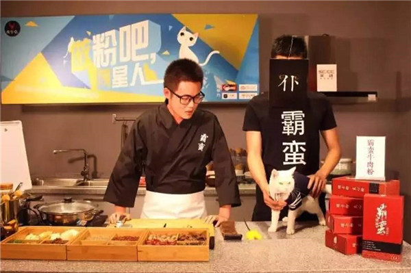 餐飲業(yè)開啟“直播”新模式，餐飲人該怎么正確把玩？