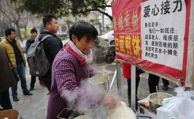 煎餅俠”夫妻：9年為特殊群體提供免費煎餅