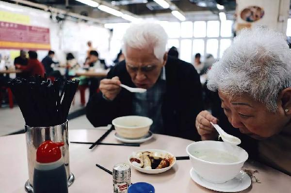 老順德人開(kāi)的粥店，不僅在香港站穩(wěn)腳跟，還得到了周潤(rùn)發(fā)的喜歡