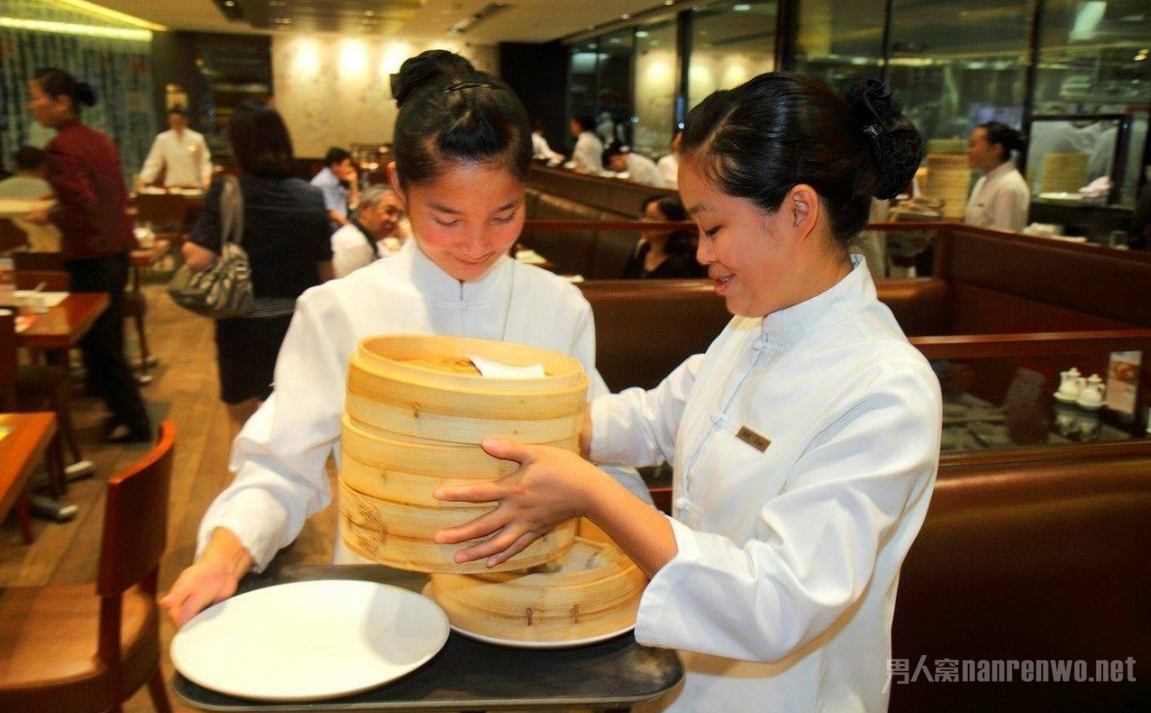 16歲女孩飯店打工20天，結(jié)算工資時卻欠老板195元|餐飲界