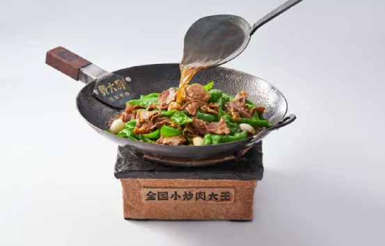 一盤辣椒炒肉，能撐起費大廚的“出湘記”嗎？