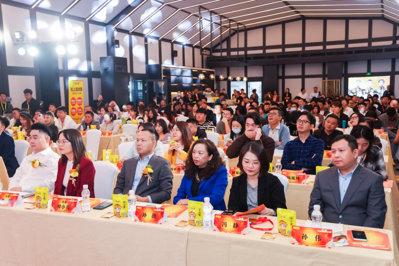 板栗界的“炒王”！上海小伙年炒20噸，勇奪板栗炒制大賽冠軍|餐飲界