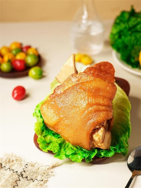 百年非遺煥新味 —— 孫鹵匠椒鹽蹄膀榮膺2025中國(guó)新食材品類(lèi)冠軍稱(chēng)號(hào)|餐飲界