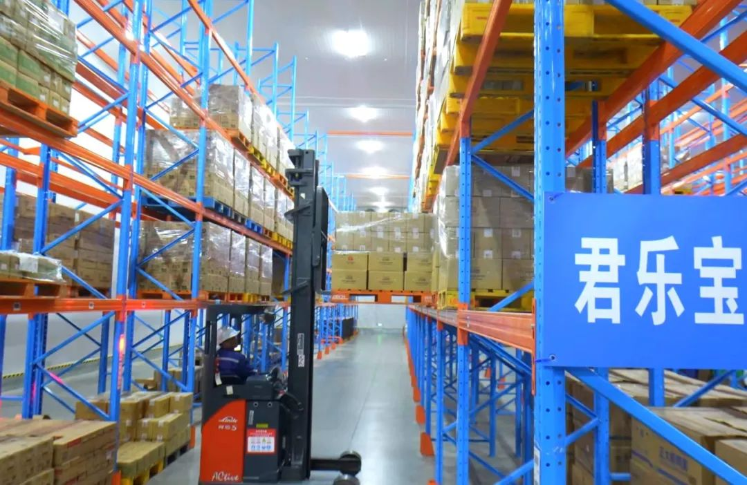 蜀?！辆龢穼殤?zhàn)略合作升級，打造全國極速冷鏈網(wǎng)，破解短保鮮奶配送難題|餐飲界