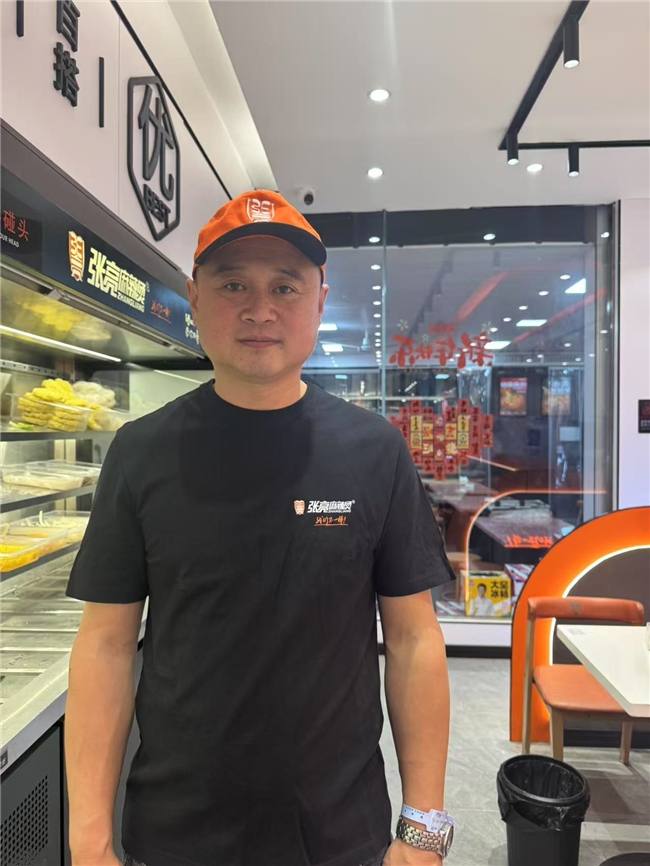 張亮麻辣燙加盟業(yè)主于海波：5年開(kāi)8店，煮沸四川不靠大廚靠體系